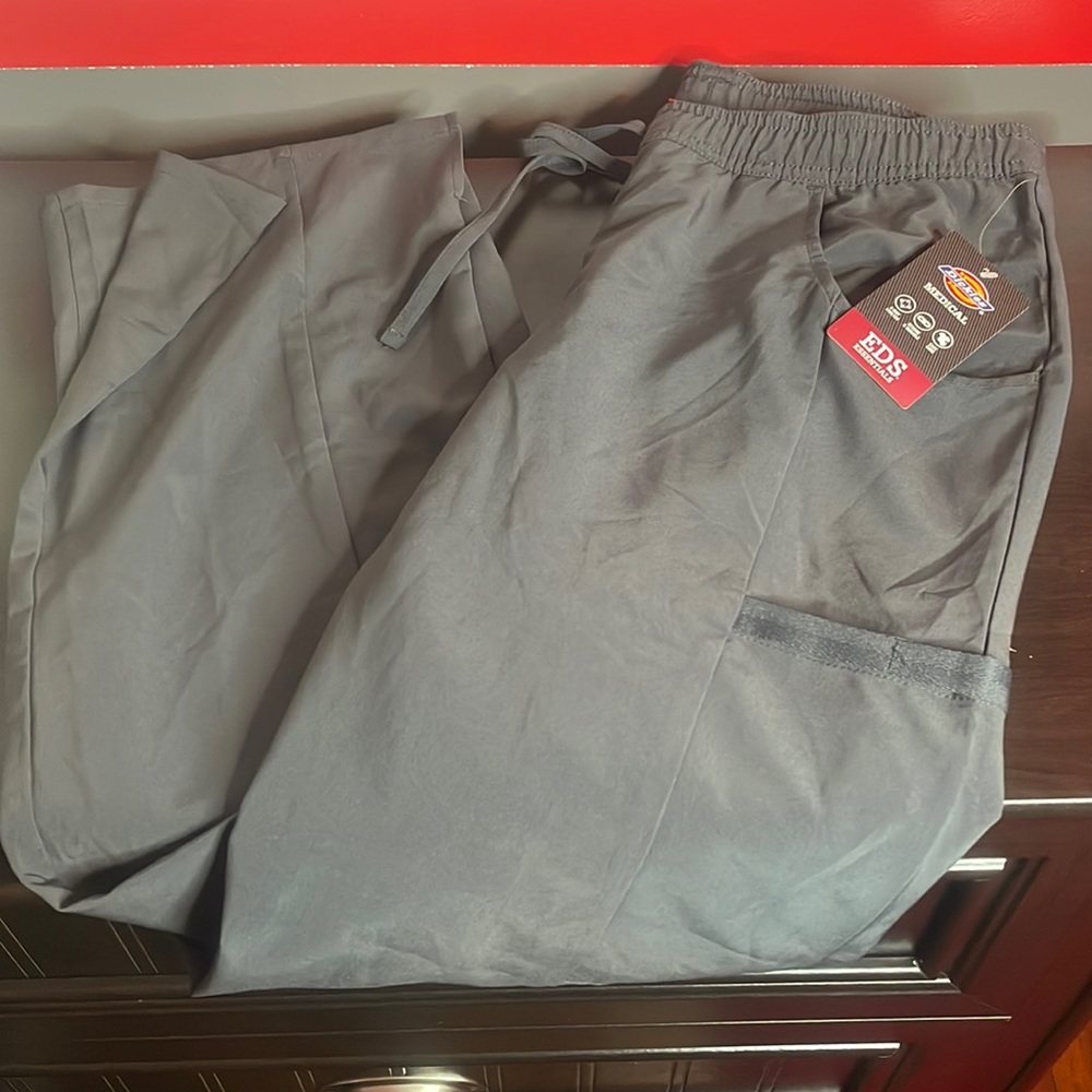 🎉NWT Dickies Women’s Medium Pewter Scrub Pants!